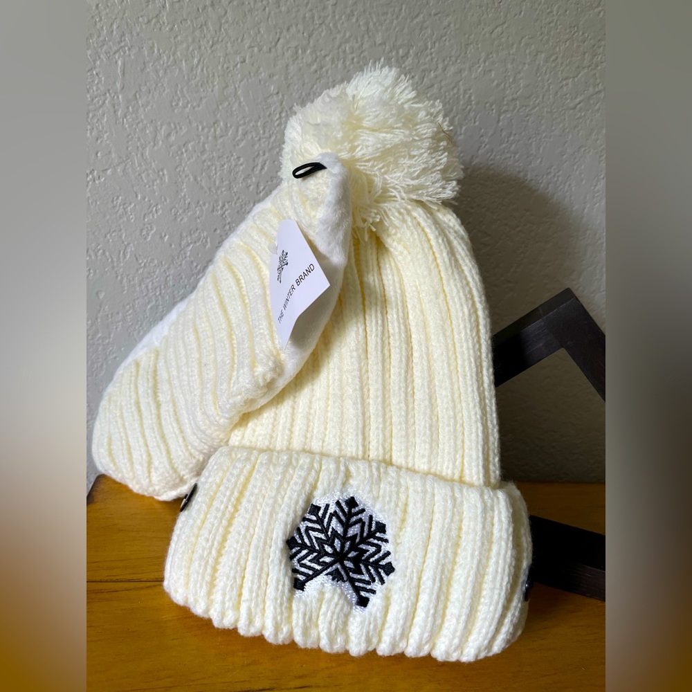 NWT The Winter Brand Snowflakr Beanie Cream Beige